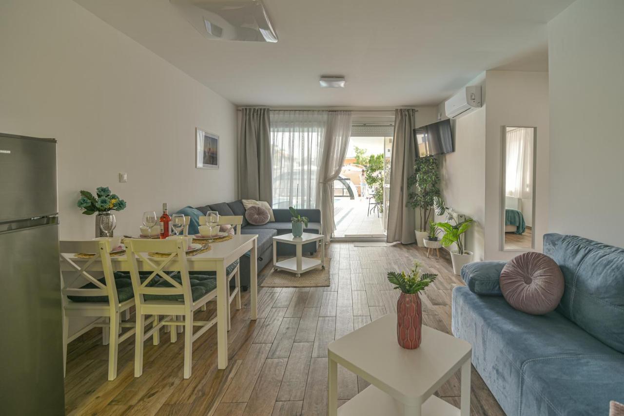 Happy Apartments Балатонлеле Екстериор снимка