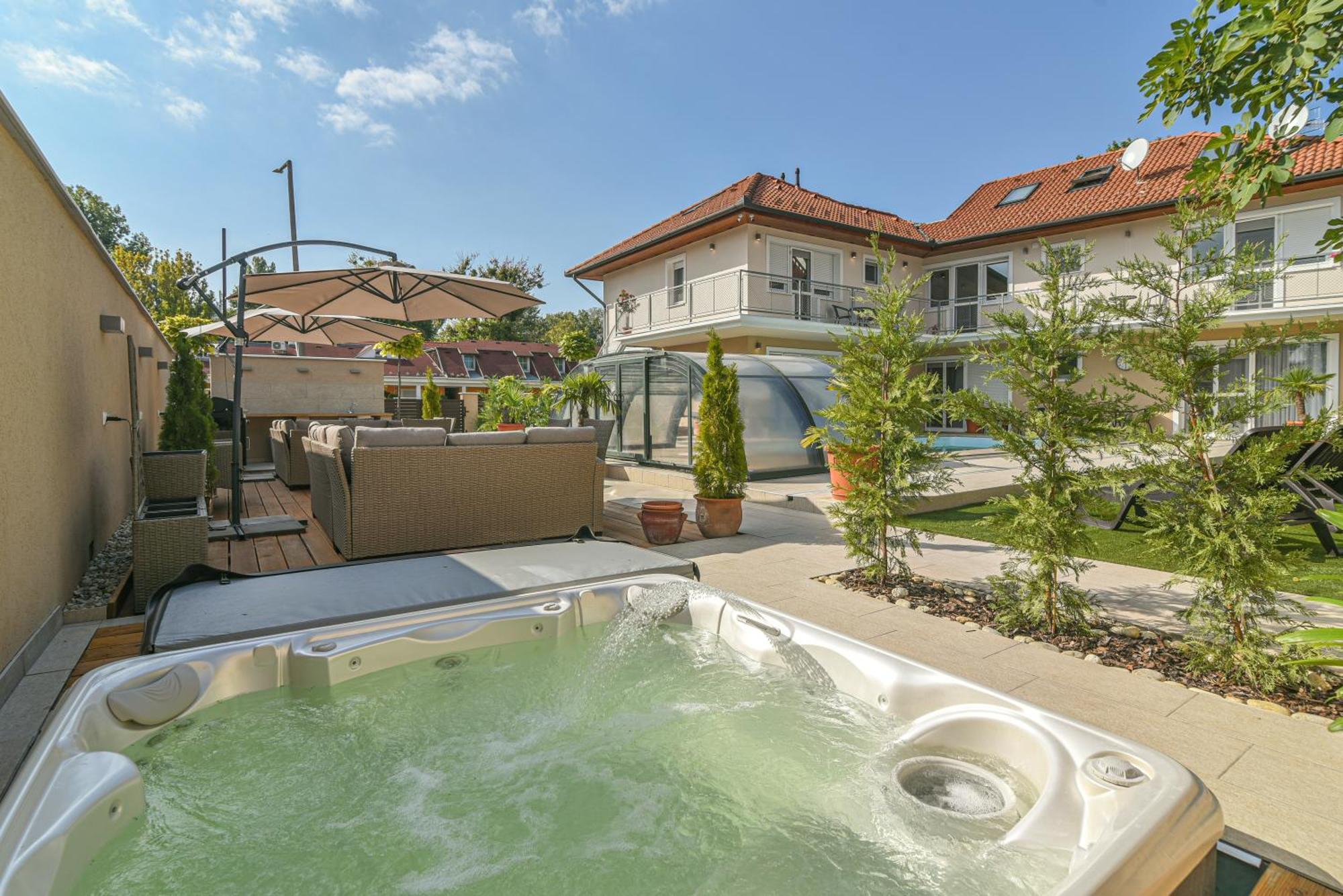 Happy Apartments Балатонлеле Екстериор снимка